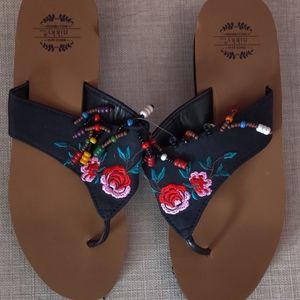 Nikki Sandals size 8